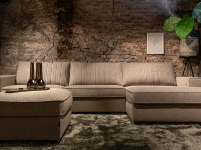 UrbanSofa-Firenca-Manhatten-loungebank-en-Hocker-in-Turijn-Dessert